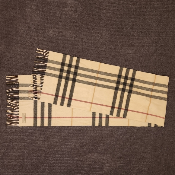 New - Authentic Burberry cashmere scarf - Picture 3 of 6